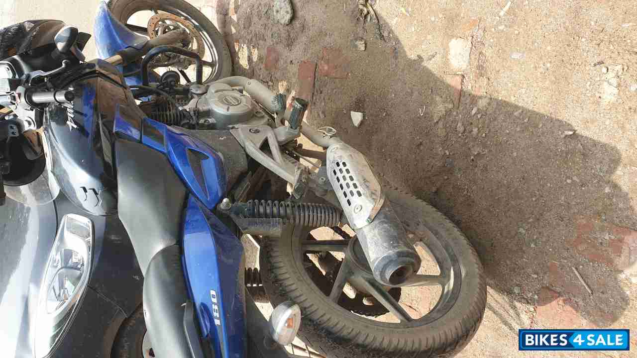 Blue Bajaj Pulsar 180 DTSi