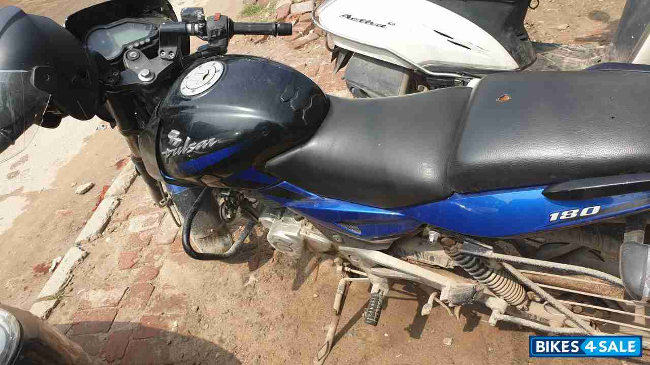 Blue Bajaj Pulsar 180 DTSi