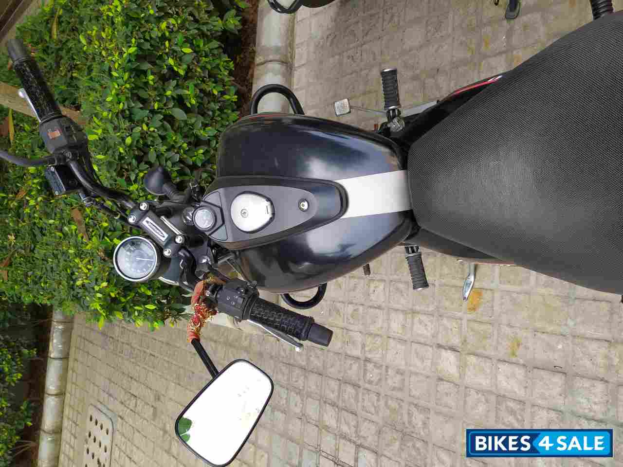 Black Bajaj Avenger Street 220