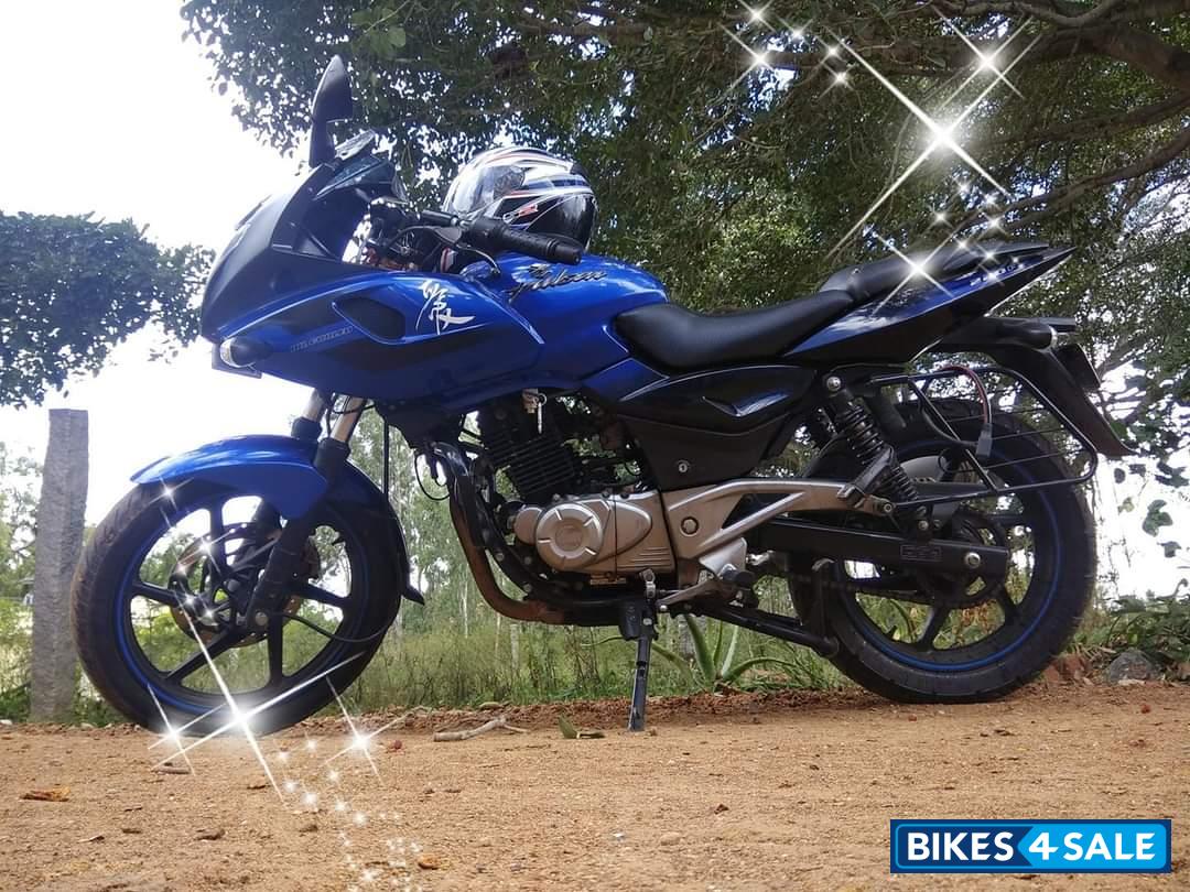 Blue And Black Bajaj Pulsar 220 DTSi Blue And Black Bajaj Pulsar 220 DTSi