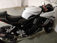 White Hyosung GT650R