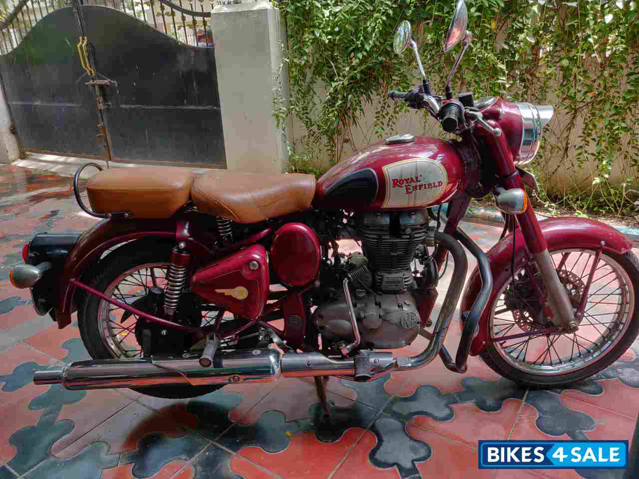 Maroon Royal Enfield Classic 500