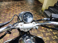 Black Bajaj Avenger 220 DTS-i