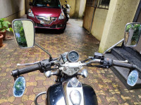 Black Bajaj Avenger 220 DTS-i