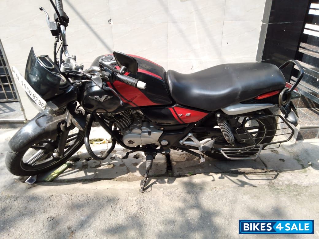 Bajaj V15