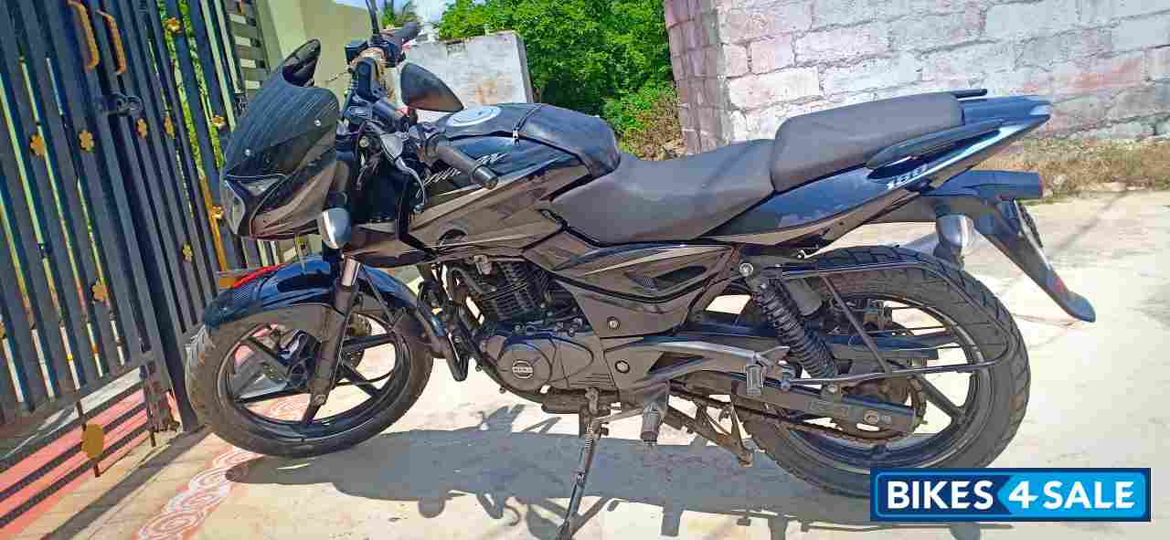 Black Bajaj Pulsar 180 DTSi