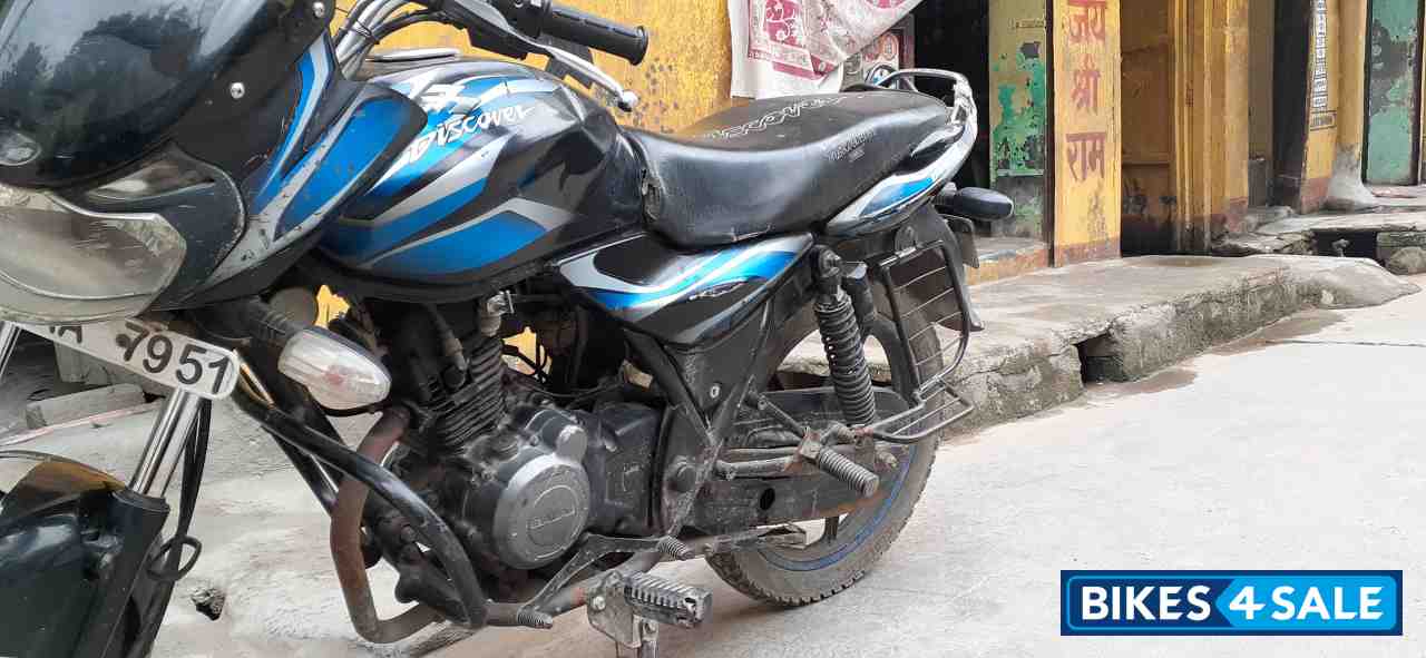 Black Bajaj Discover DTSi 125