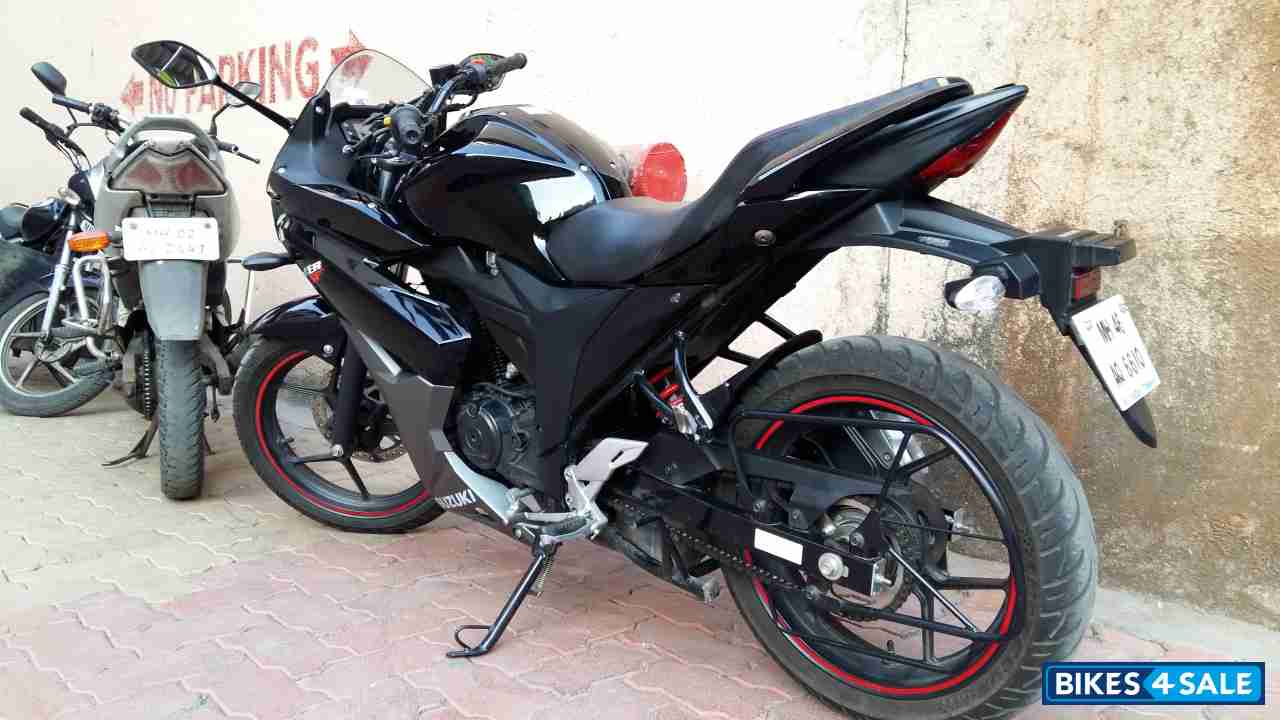 Black Suzuki Gixxer SF