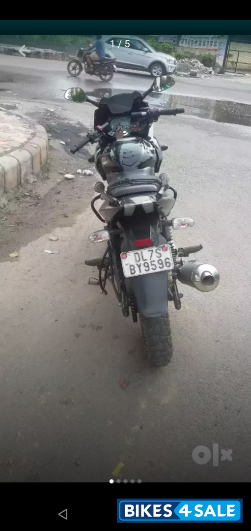 Black Bajaj Pulsar 220 DTSi