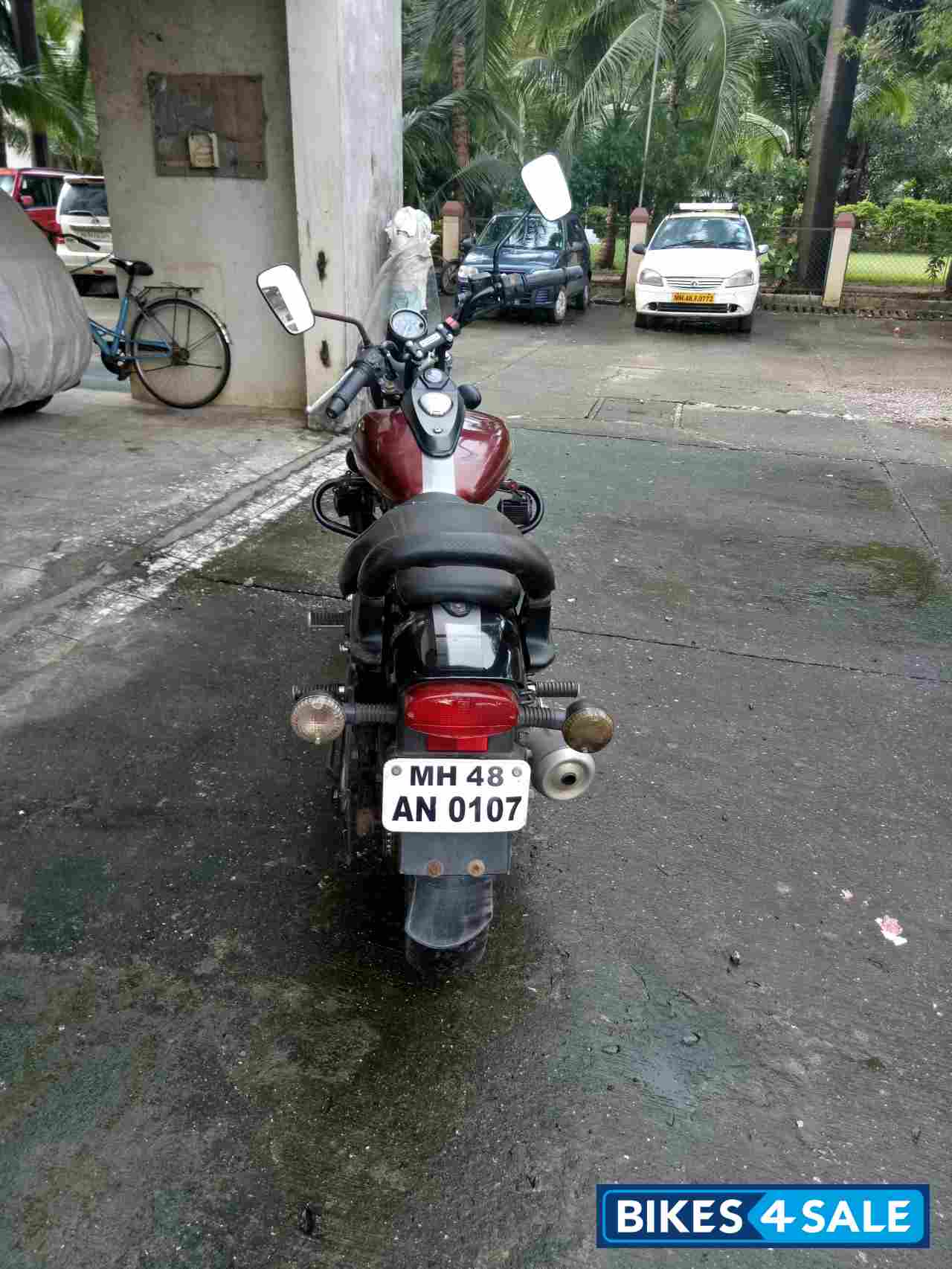 Red Bajaj Avenger Street 150