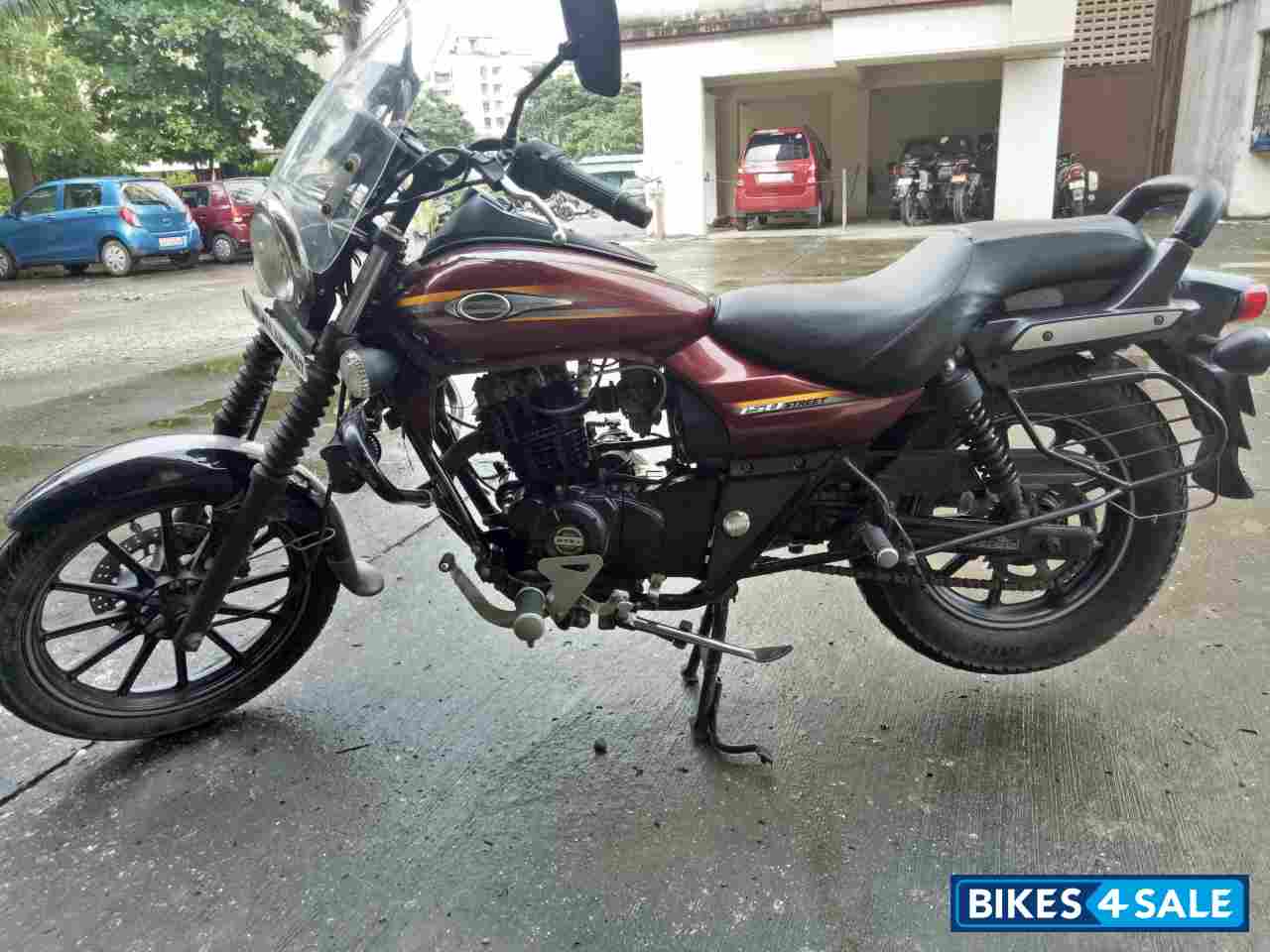 Red Bajaj Avenger Street 150