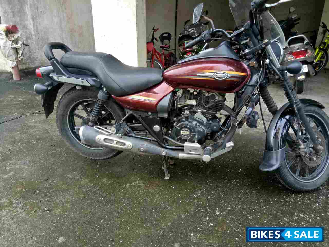 Red Bajaj Avenger Street 150