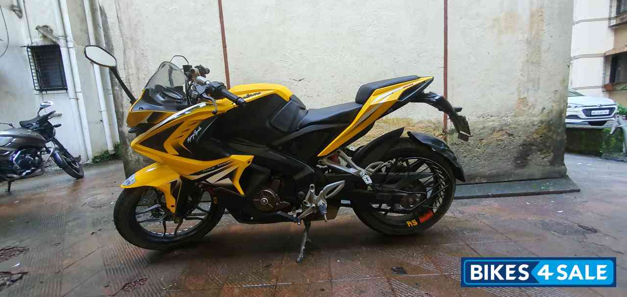 Bajaj Pulsar RS 200