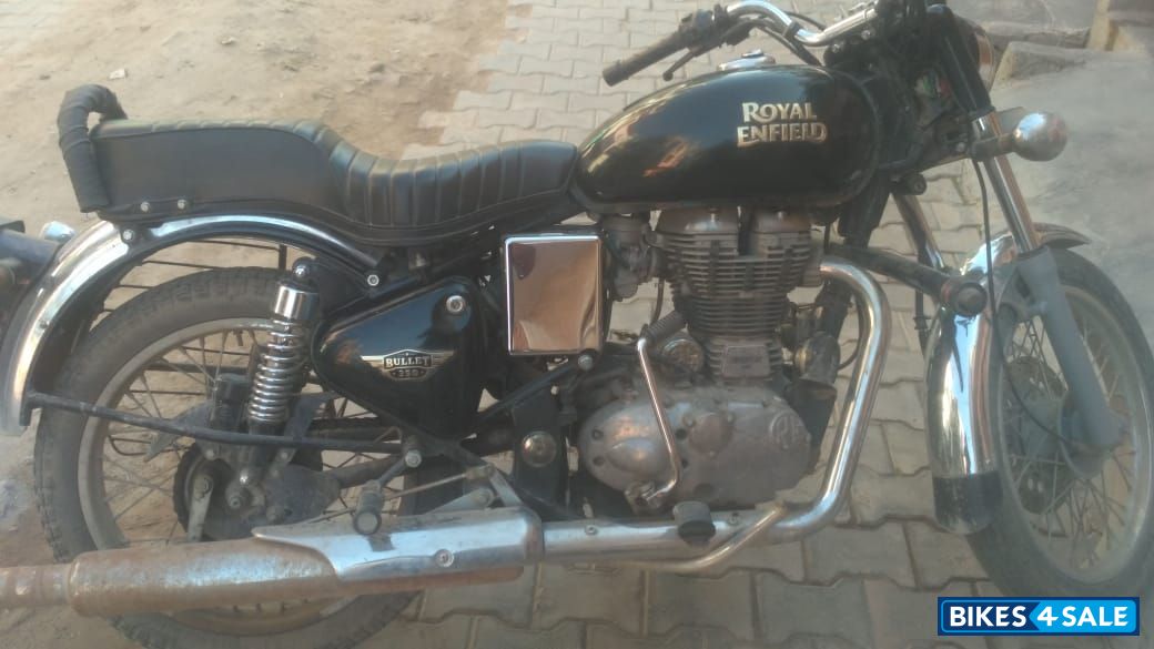 Mat Black Royal Enfield Bullet 350 ES