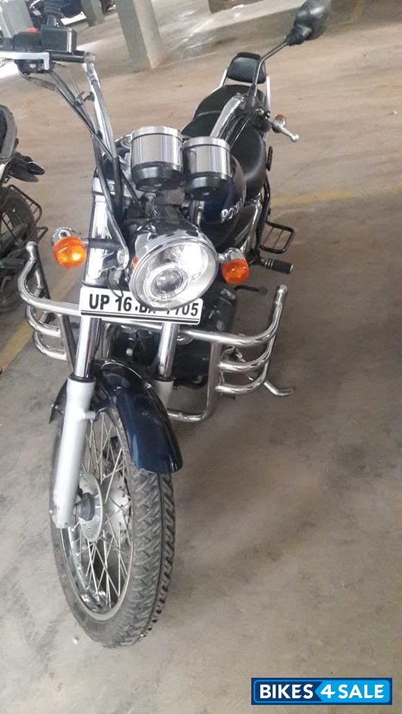 Blue Royal Enfield Thunderbird 350 Blue Royal Enfield Thunderbird 350