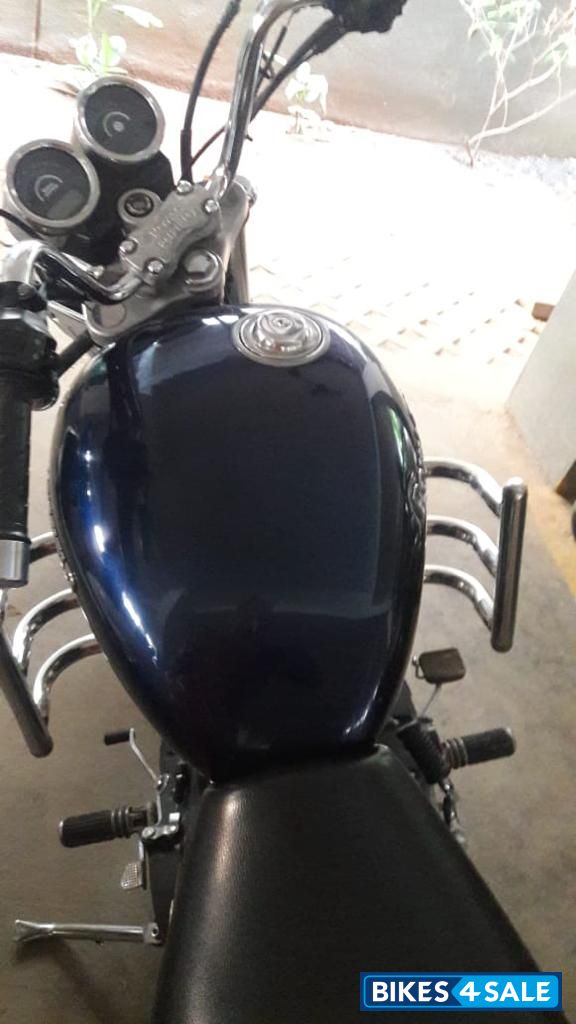 Blue Royal Enfield Thunderbird 350 Blue Royal Enfield Thunderbird 350