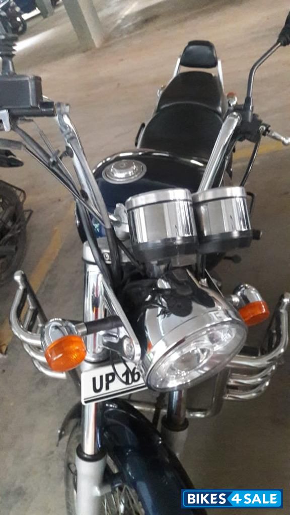 Blue Royal Enfield Thunderbird 350 Blue Royal Enfield Thunderbird 350