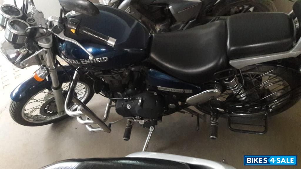 Blue Royal Enfield Thunderbird 350 Blue Royal Enfield Thunderbird 350
