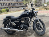 Black Royal Enfield Thunderbird 350
