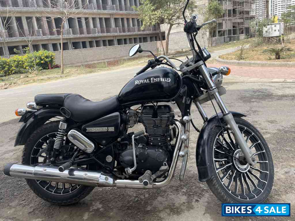 Black Royal Enfield Thunderbird 350