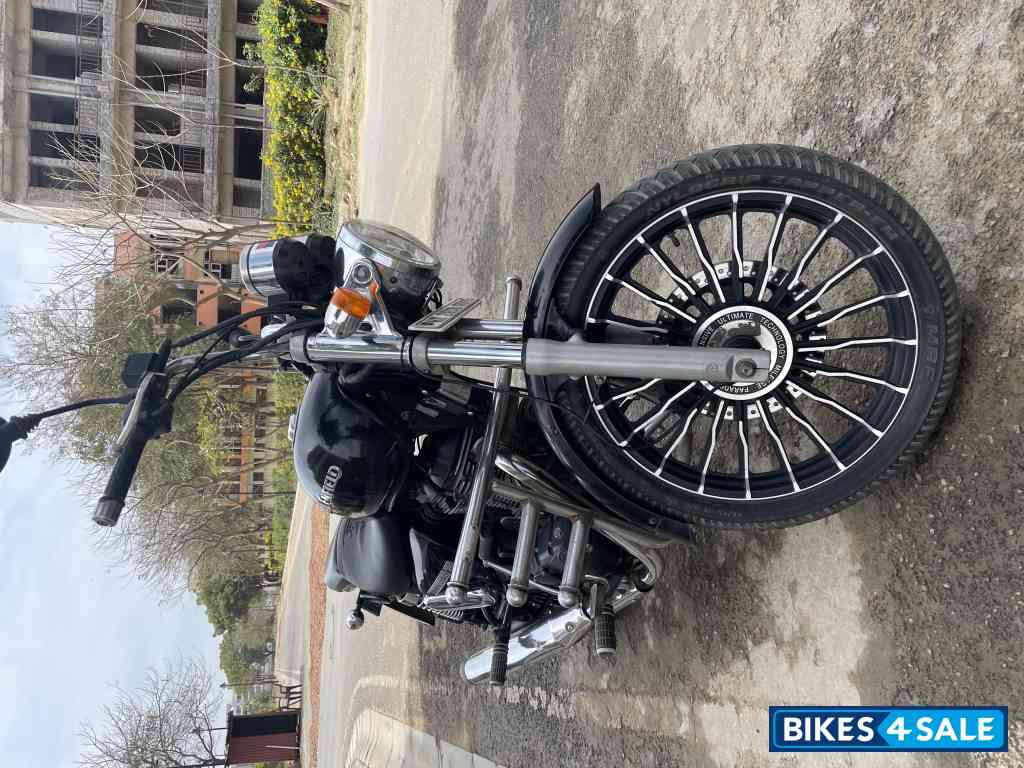 Black Royal Enfield Thunderbird 350