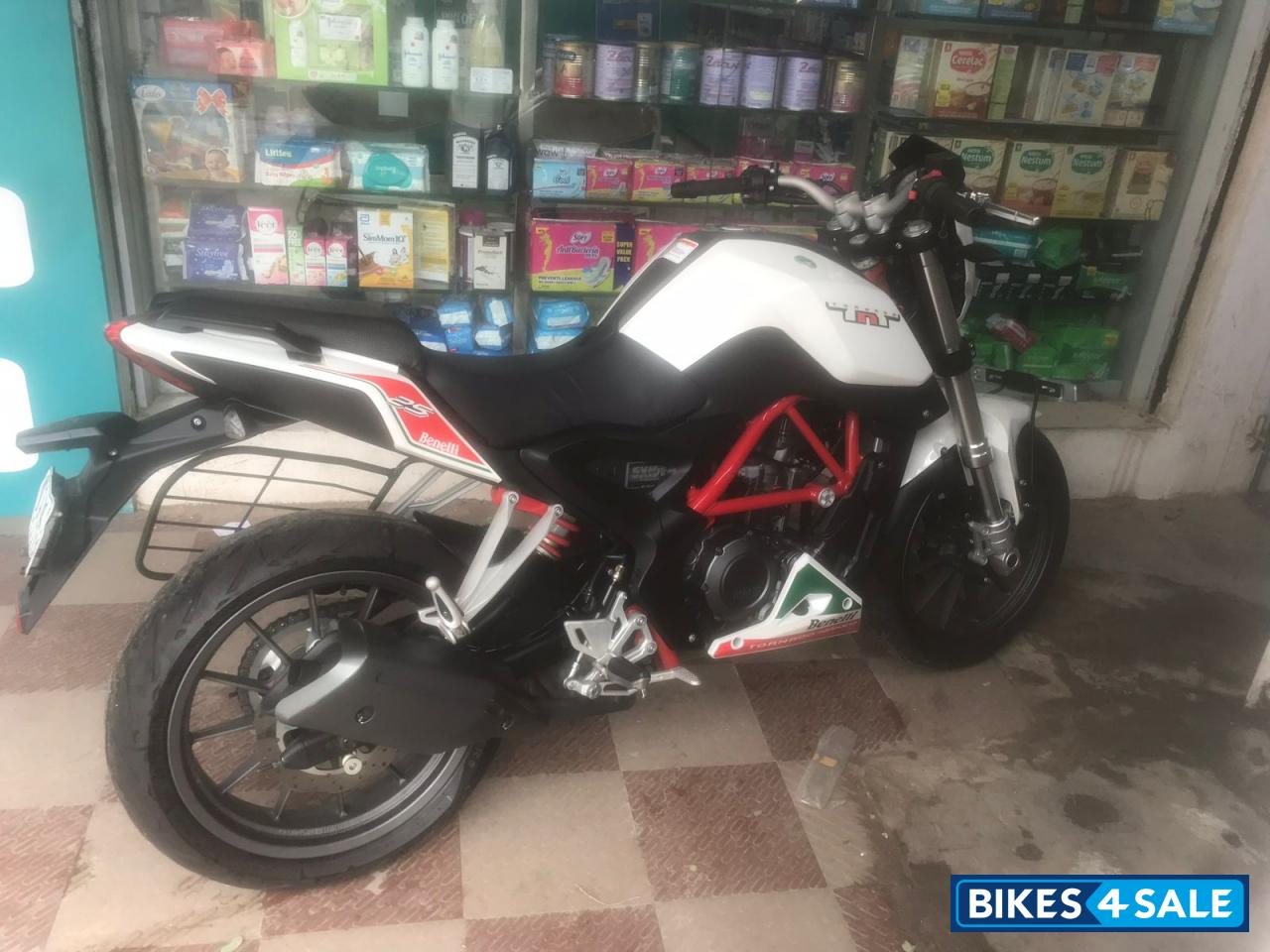 White Benelli TNT 25