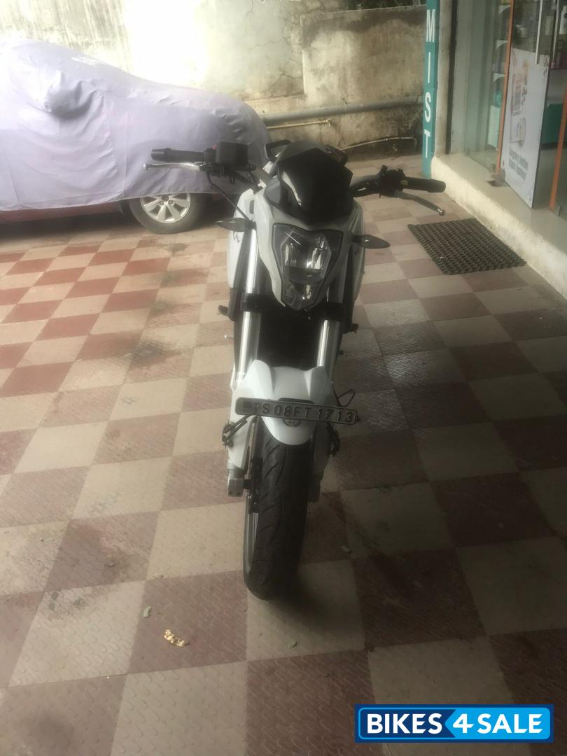 White Benelli TNT 25