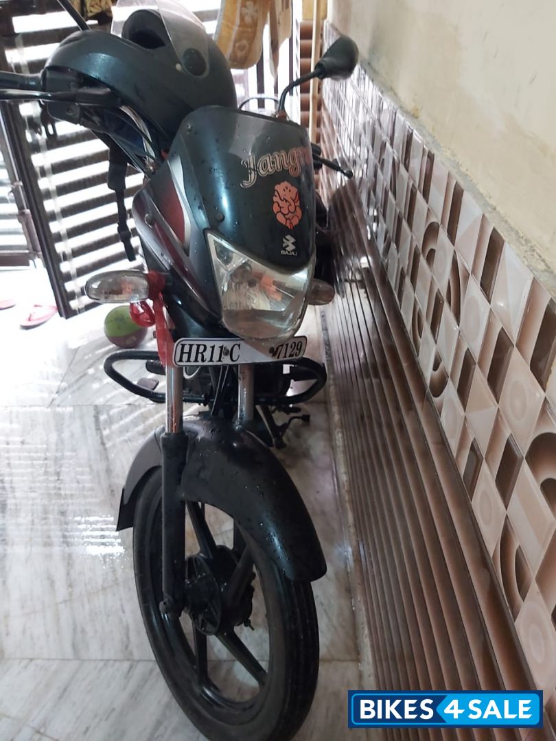 Red Bajaj Platina 125 DTS-Si