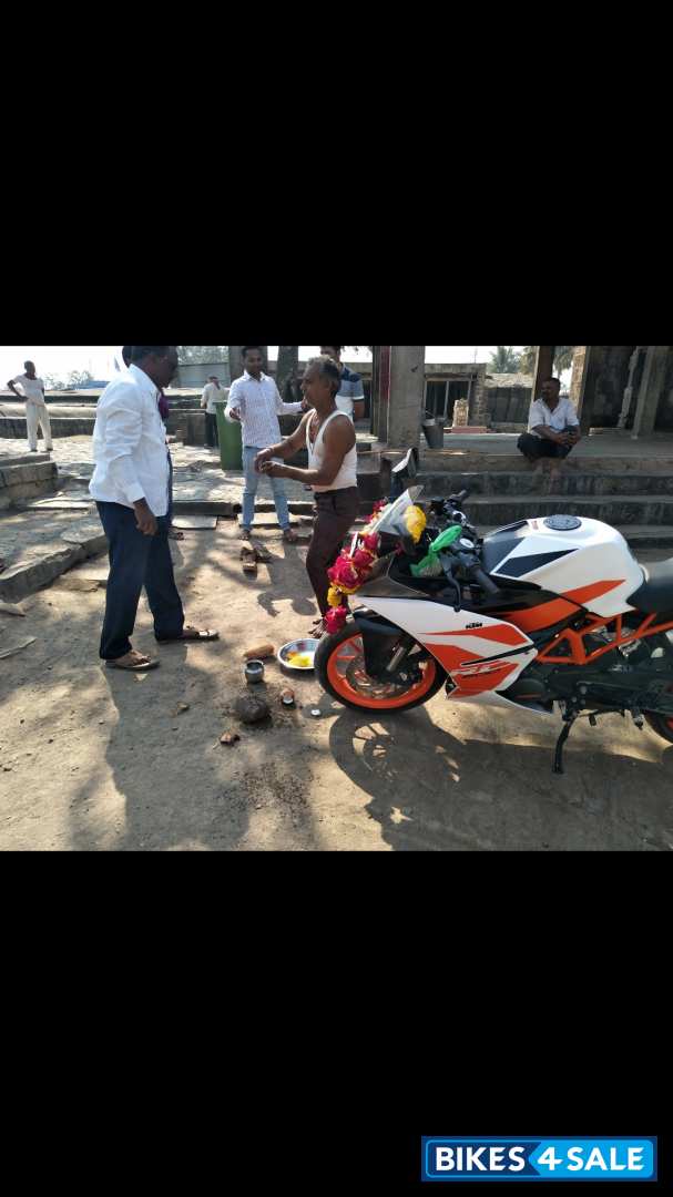White Orange KTM RC 200
