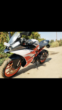 White Orange KTM RC 200