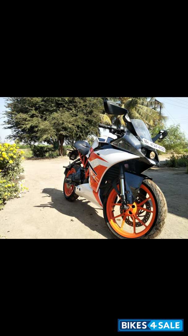 White Orange KTM RC 200