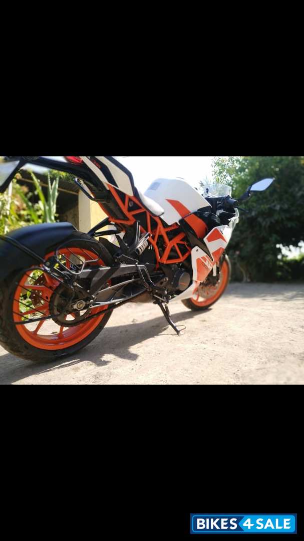 White Orange KTM RC 200
