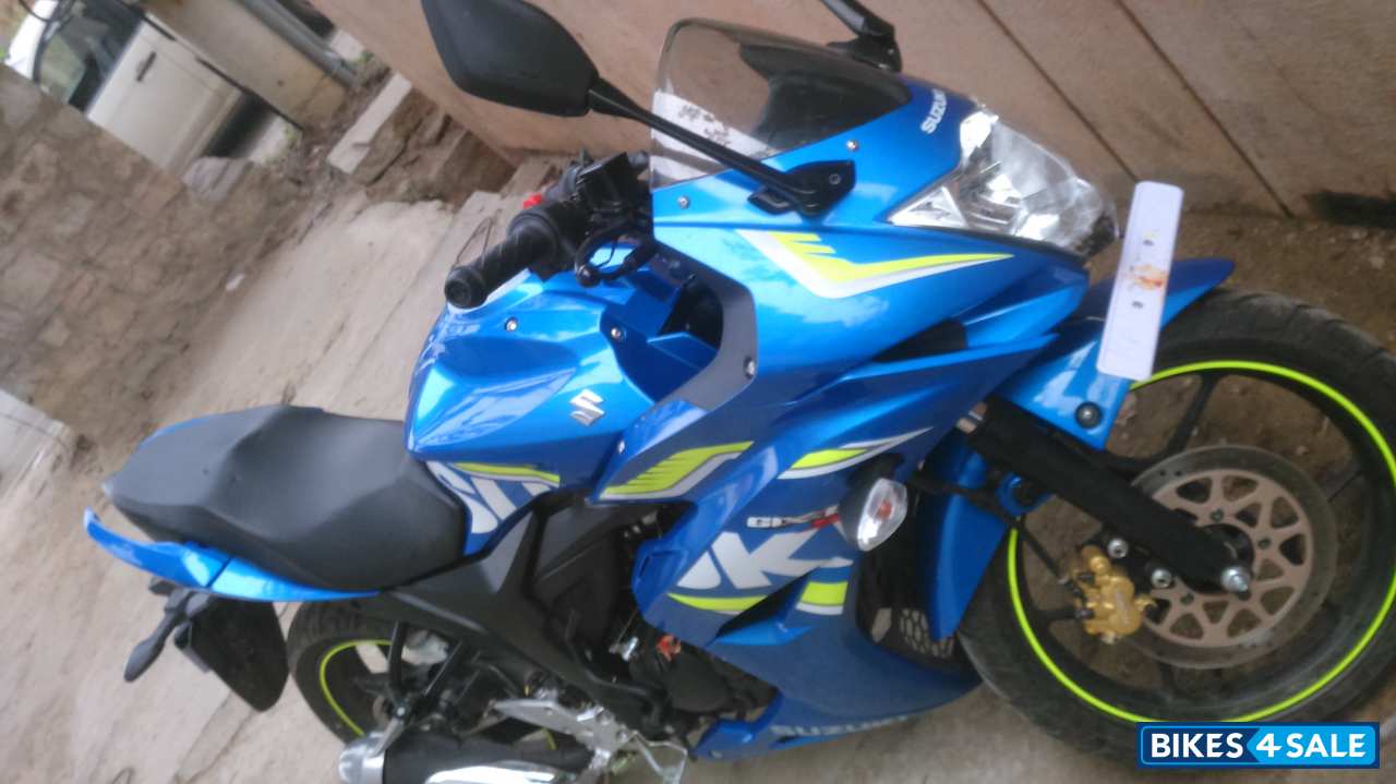 Blue Suzuki Gixxer SF