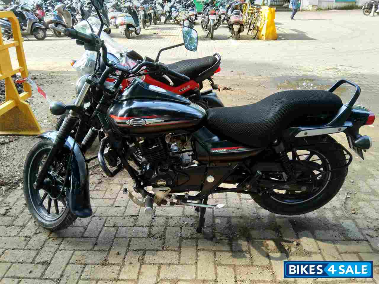 Bajaj Avenger Street 220