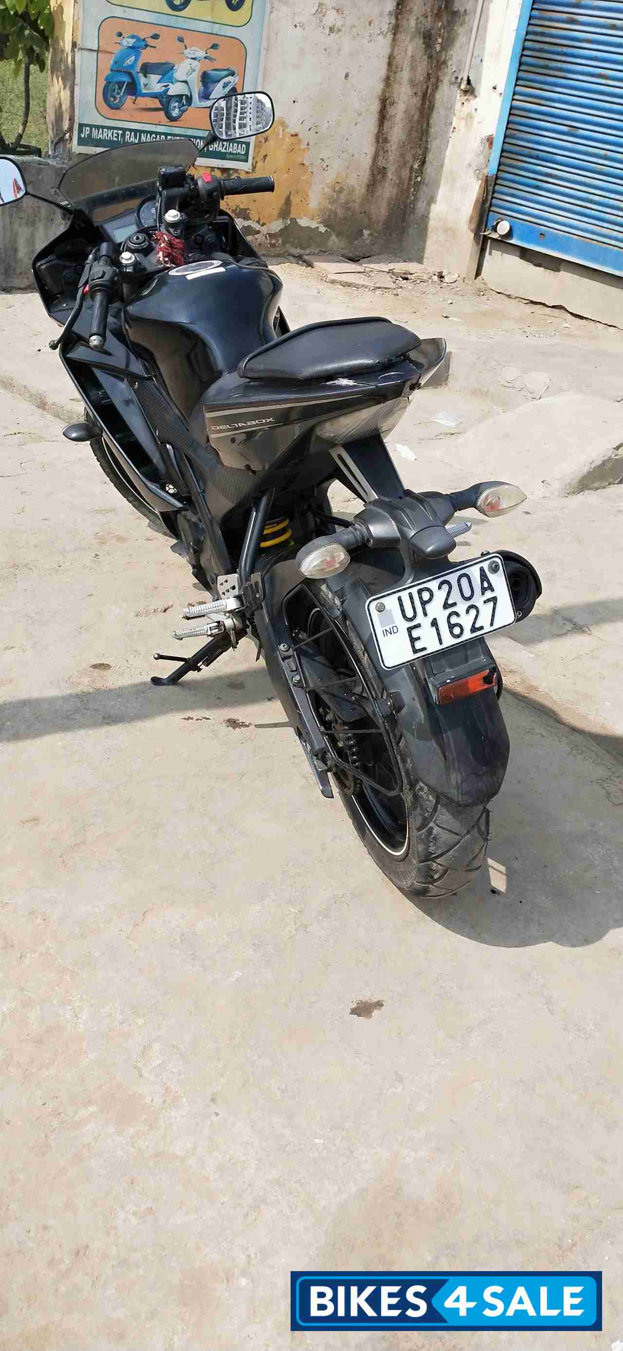 Midnight Black Yamaha YZF R15 V2