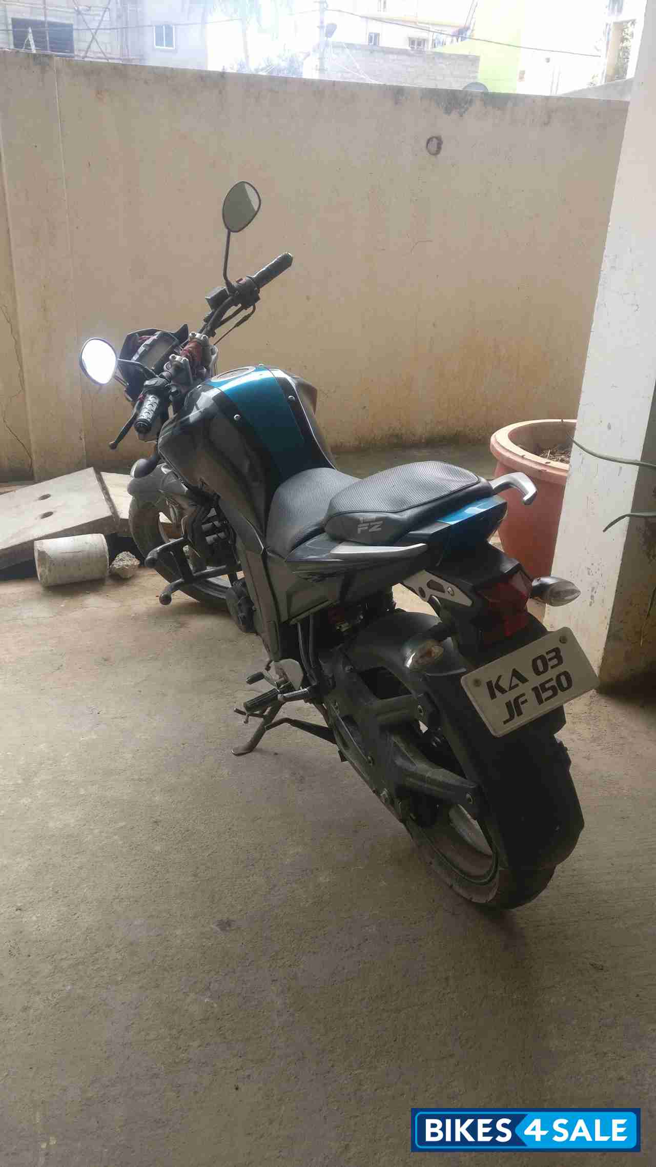 Black And Blue Yamaha FZ-S FI V2 Black And Blue Yamaha FZ-S FI V2