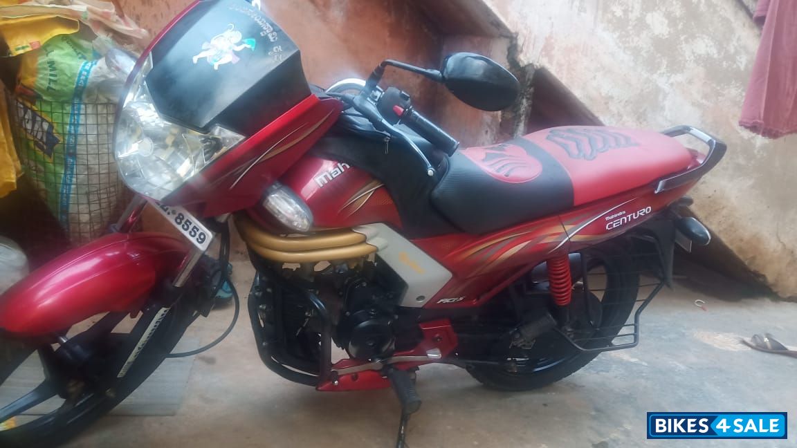 Red Mahindra Centuro