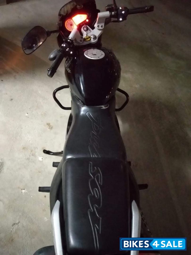 Black Bajaj Pulsar 180 DTSi Black Bajaj Pulsar 180 DTSi