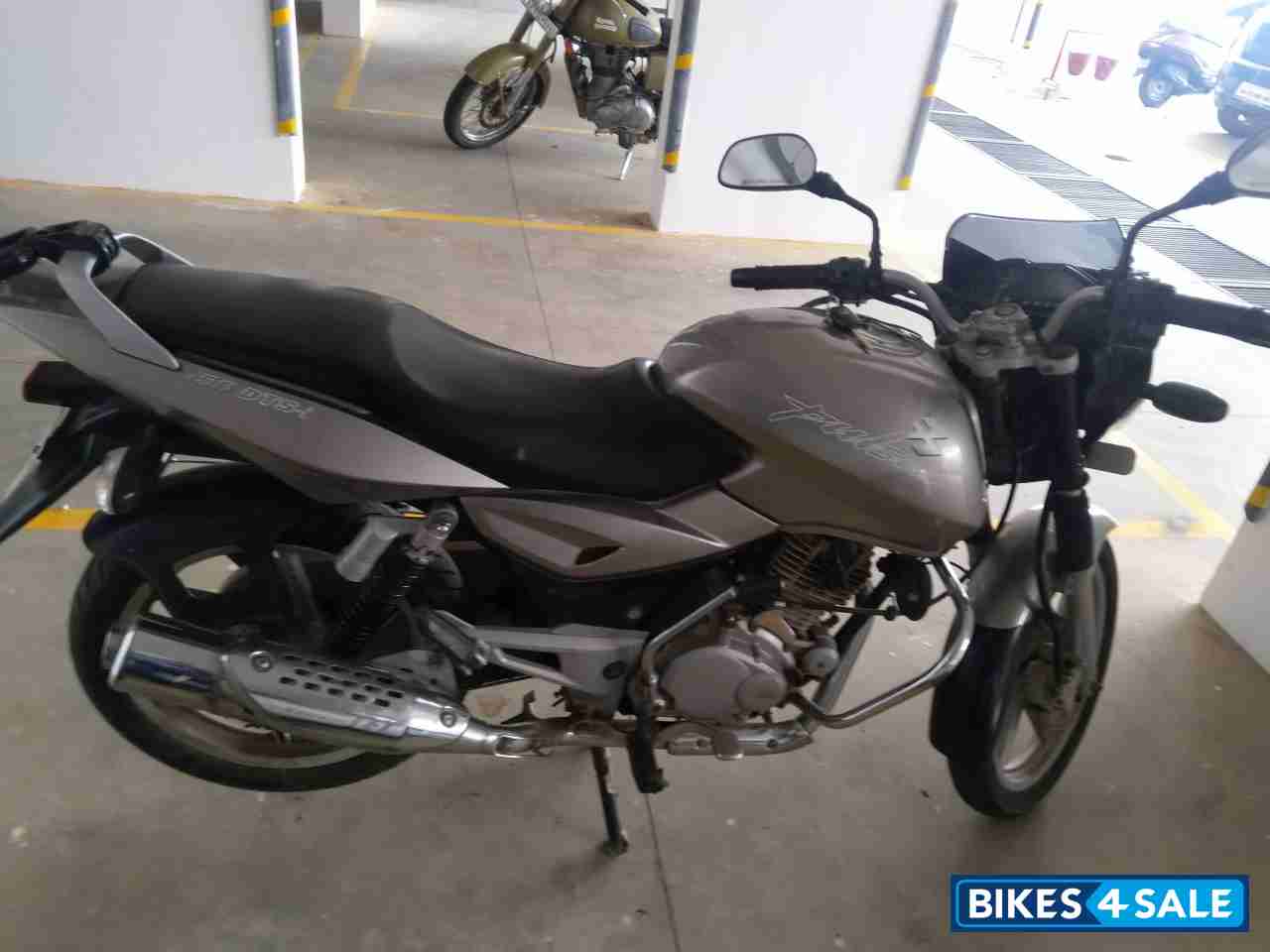 Silver Bajaj Pulsar 150 DTSi Silver Bajaj Pulsar 150 DTSi