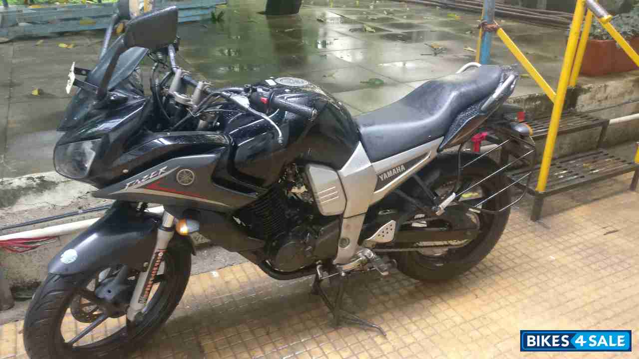 Black Yamaha Fazer