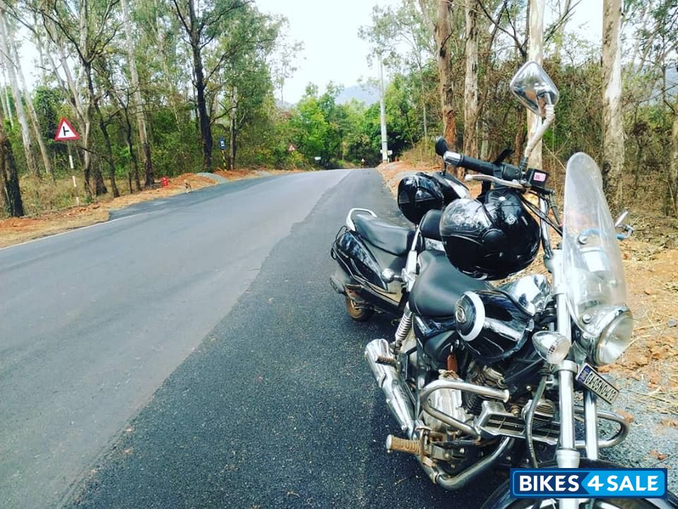 Matt Black Bajaj Avenger Cruise 220