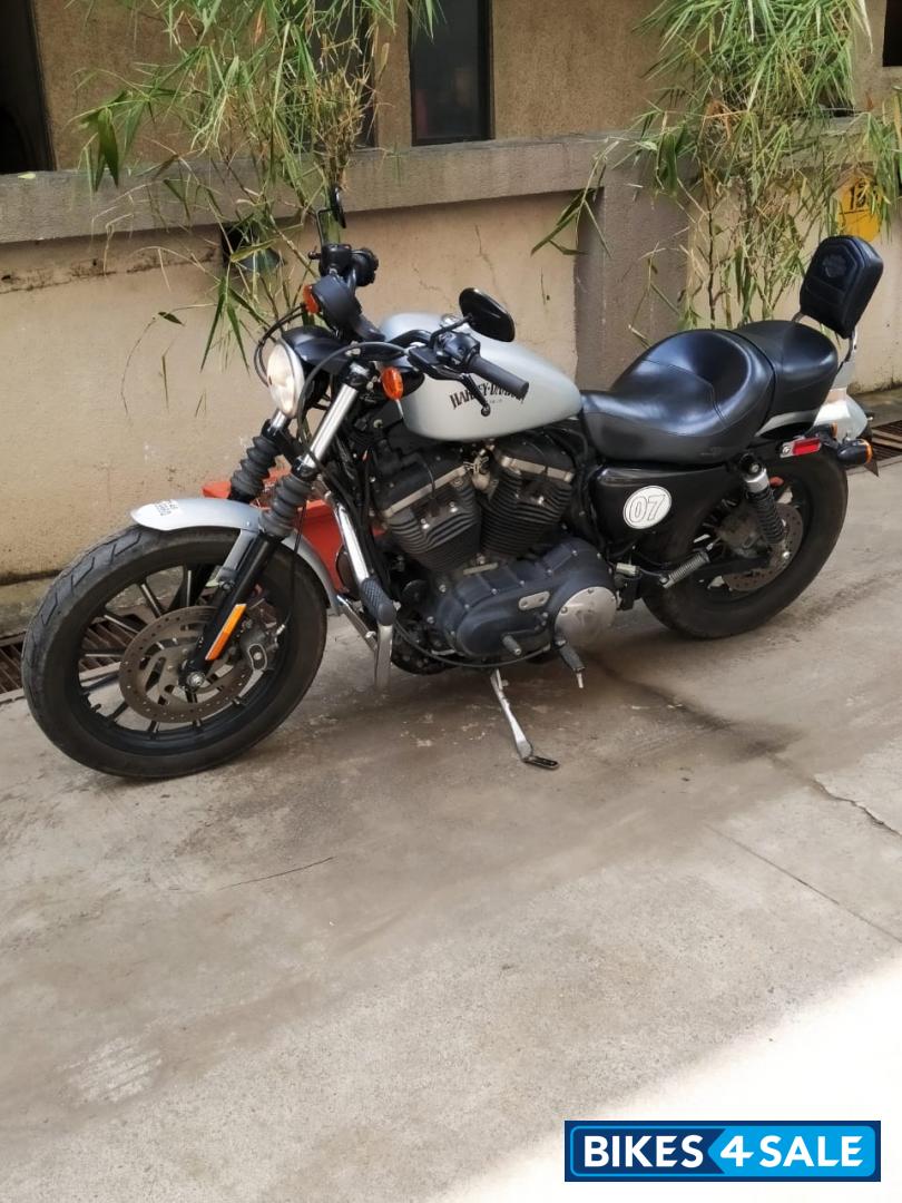 Grey Harley Davidson Iron 883