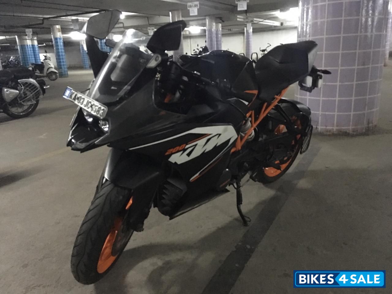 Black KTM RC 200