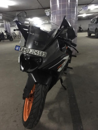 Black KTM RC 200