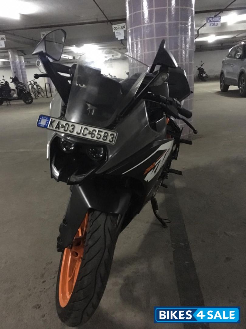 Black KTM RC 200