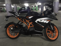 Black KTM RC 200