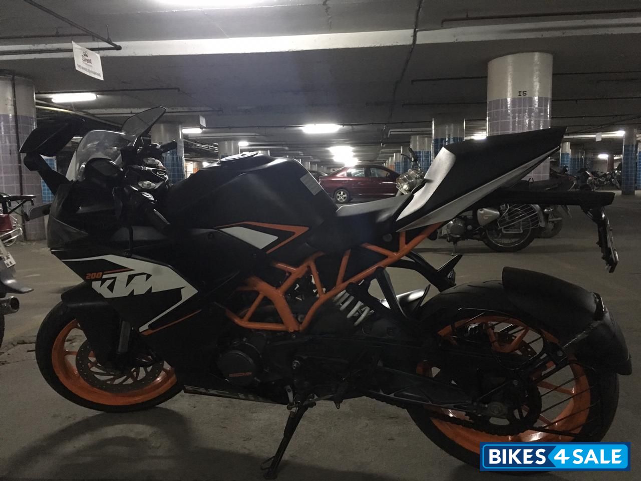 Black KTM RC 200