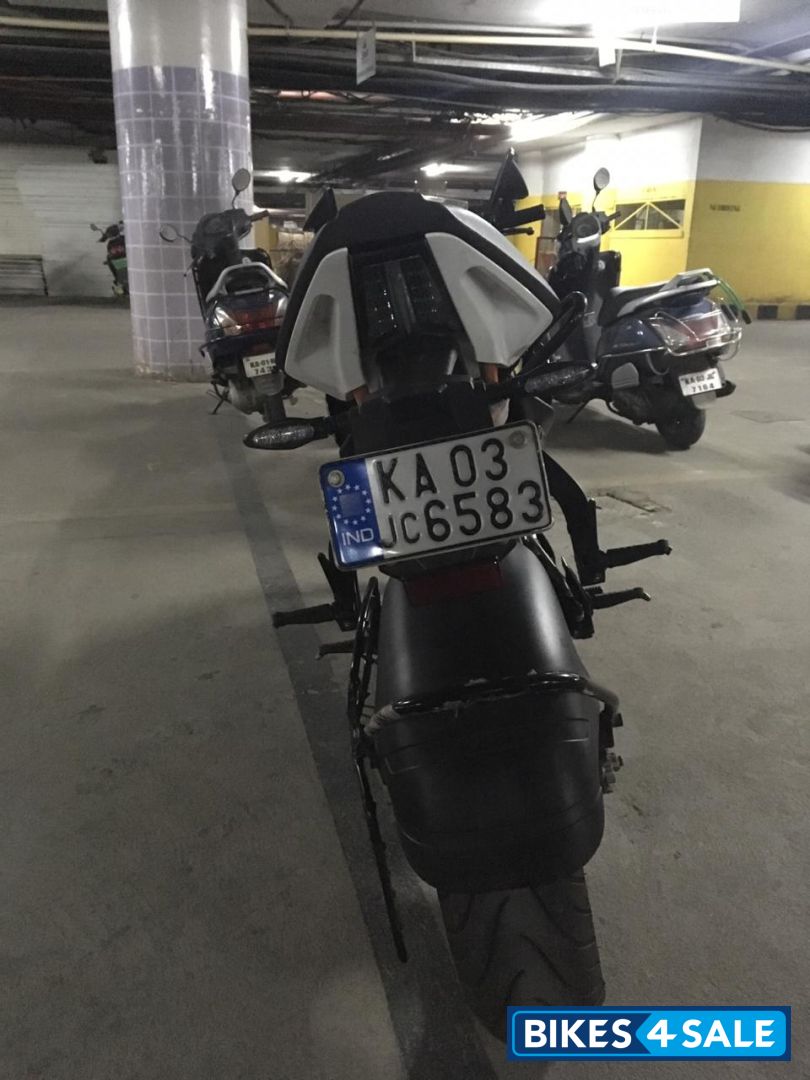 Black KTM RC 200