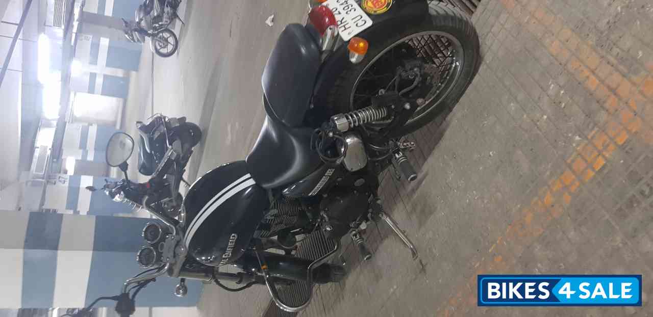 Black Royal Enfield Thunderbird 350 Black Royal Enfield Thunderbird 350