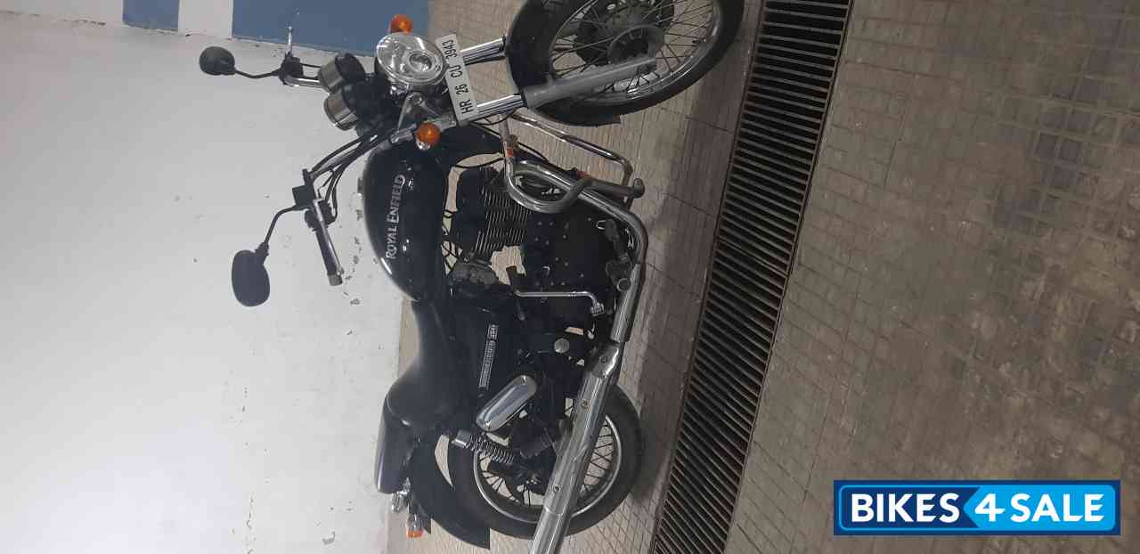 Black Royal Enfield Thunderbird 350 Black Royal Enfield Thunderbird 350